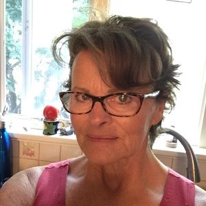 Meet your Posher, Lois